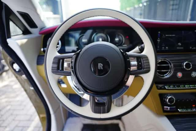 Rolls-Royce Spectre (2024) thumbnail 6