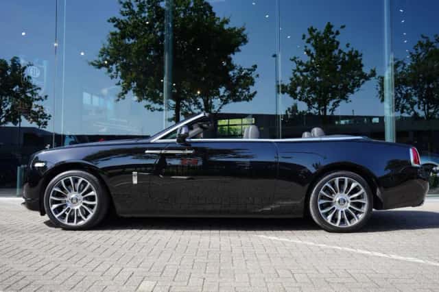 Rolls-Royce Dawn (2017) thumbnail 3