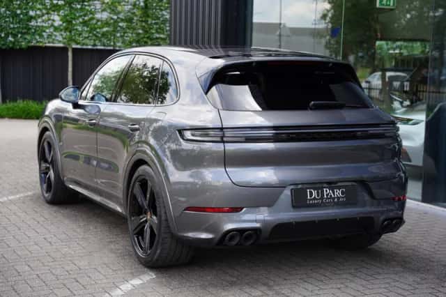 Porsche Cayenne (2024) thumbnail 3