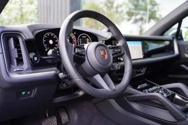 Porsche Cayenne (2024) thumbnail 4
