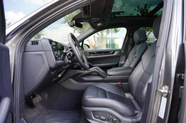 Porsche Cayenne (2024) thumbnail 6