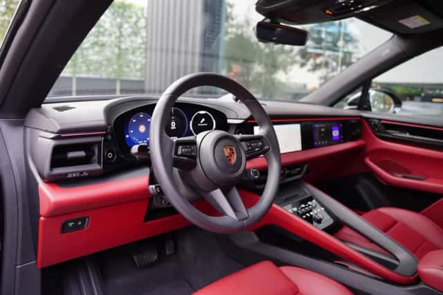 Porsche Macan (2024) thumbnail 4