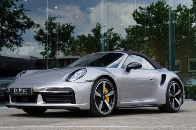 Porsche 911 (2021) thumbnail 3