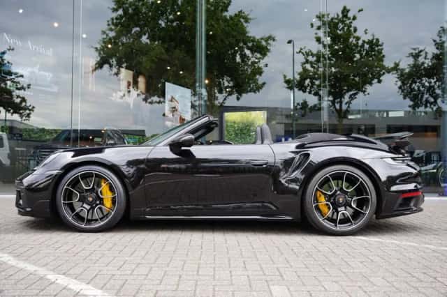 Porsche 911 (2022) thumbnail 3
