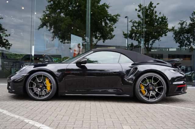 Porsche 911 (2022) thumbnail 4