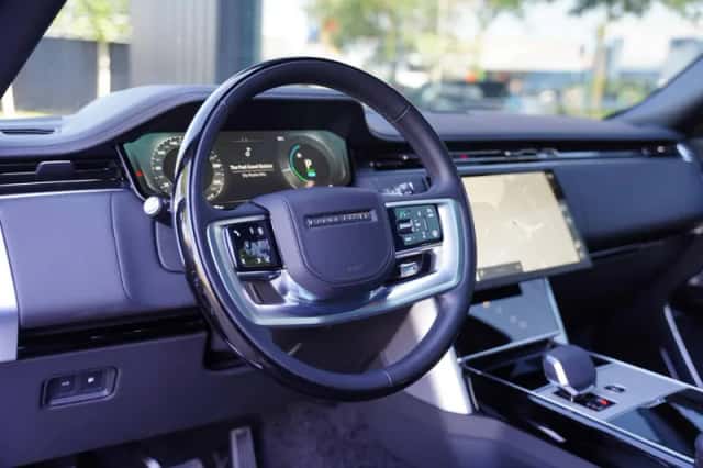Land Rover Range Rover (2025) thumbnail 4