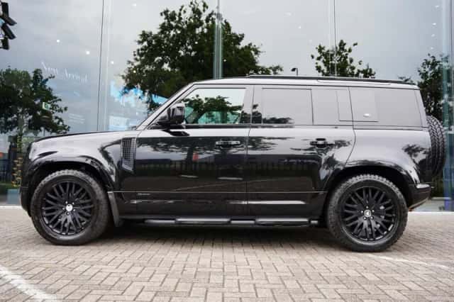 Land Rover Defender (2021) thumbnail 2