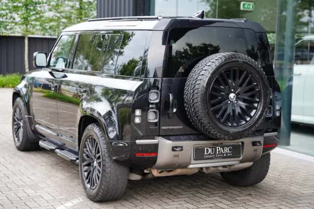 Land Rover Defender (2021) thumbnail 3