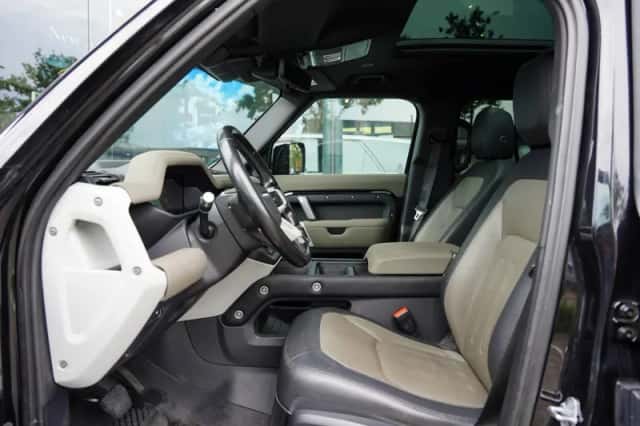 Land Rover Defender (2021) thumbnail 5