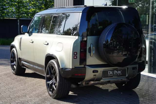 Land Rover Defender (2024) thumbnail 3