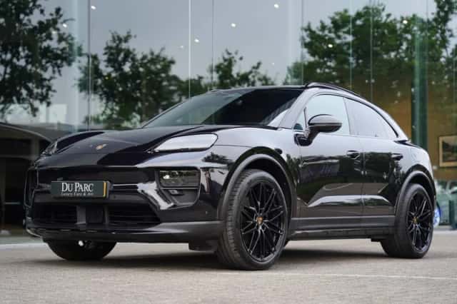 Porsche Macan (2024) thumbnail 1