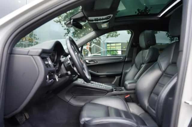 Porsche Macan (2021) thumbnail 5