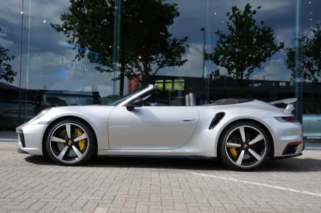 Porsche 911 (2021) thumbnail 2