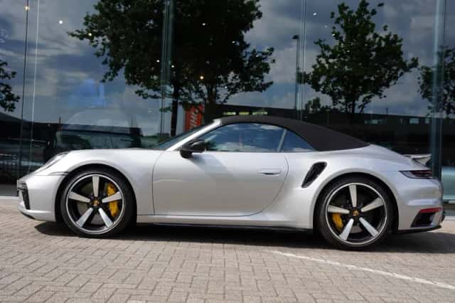 Porsche 911 (2021) thumbnail 4
