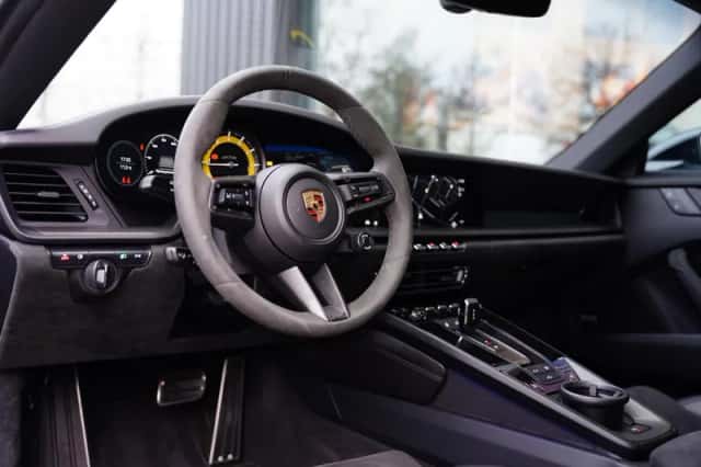 Porsche 911 (2022) thumbnail 4