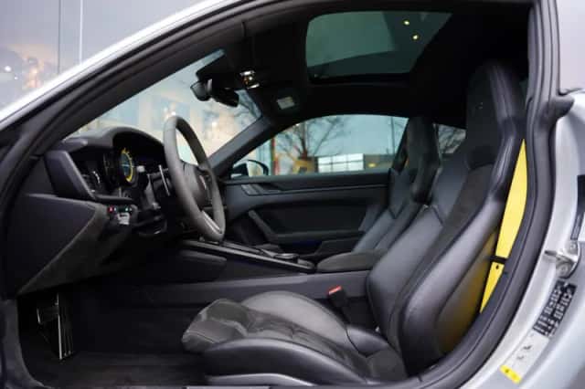 Porsche 911 (2022) thumbnail 5