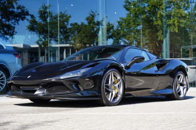 Ferrari F8 Spider (2022) thumbnail 2