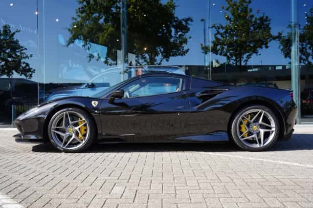 Ferrari F8 Spider (2022) thumbnail 4