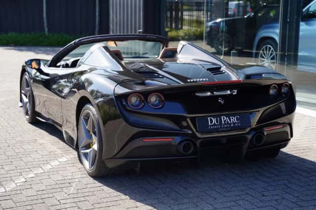 Ferrari F8 Spider (2022) thumbnail 5