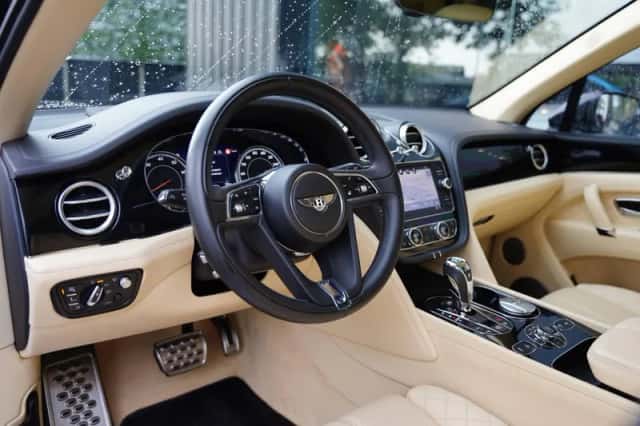 Bentley Bentayga (2019) thumbnail 4