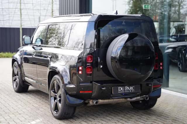 Land Rover Defender (2023) thumbnail 3