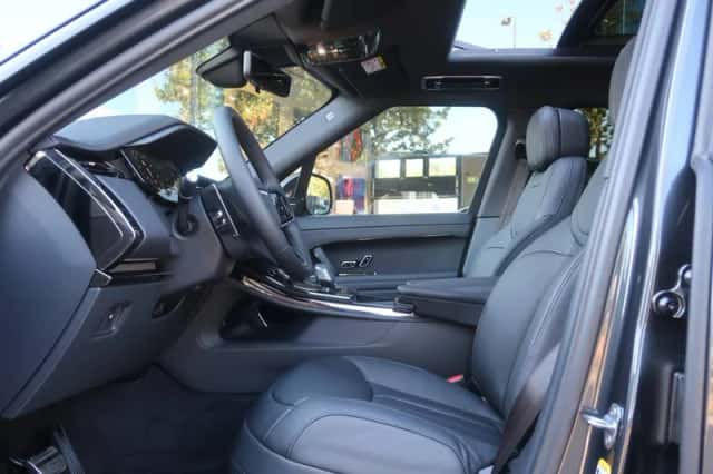 Land Rover Range Rover Sport (2026) thumbnail 5