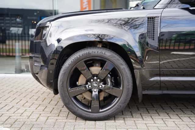 Land Rover Defender (2023) thumbnail 5