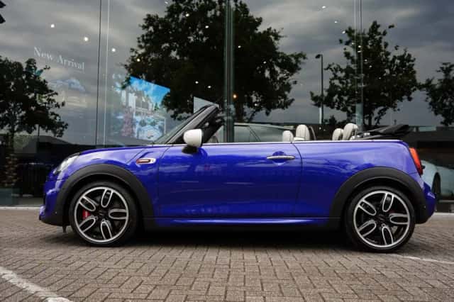 MINI Cabrio (2021) thumbnail 3