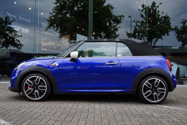 MINI Cabrio (2021) thumbnail 4