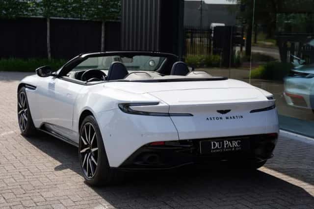 Aston Martin DB11 Volante (2023) thumbnail 5