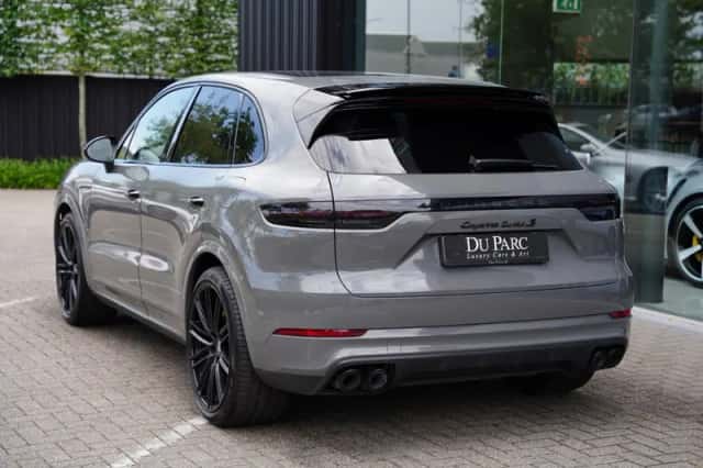 Porsche Cayenne (2021) thumbnail 3