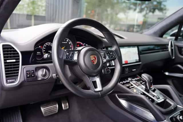 Porsche Cayenne (2021) thumbnail 4
