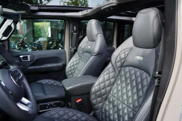 Jeep Wrangler (2025) thumbnail 6