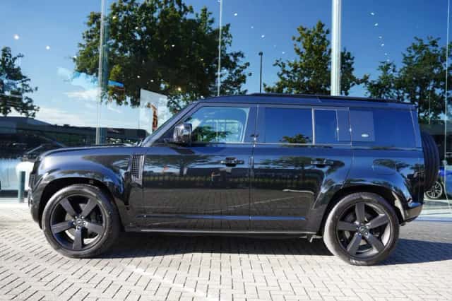 Land Rover Defender (2023) thumbnail 2
