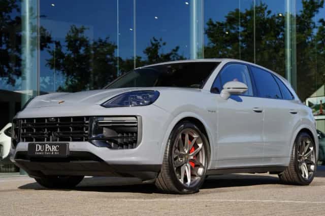 Porsche Macan (2021) thumbnail 2