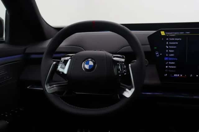 BMW i7 (2026) thumbnail 2