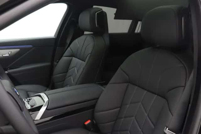 BMW i7 (2026) thumbnail 3