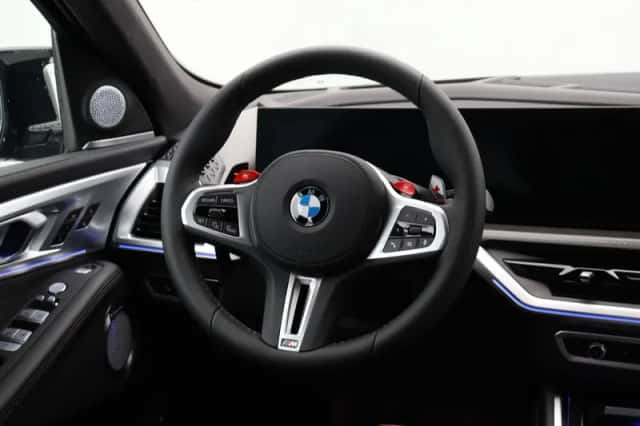 BMW XM (2026) thumbnail 2