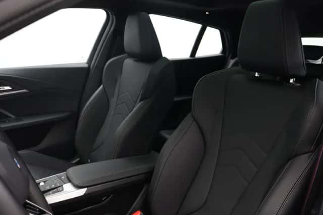 BMW iX2 (2025) thumbnail 4