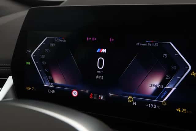 BMW iX1 (2026) thumbnail 3