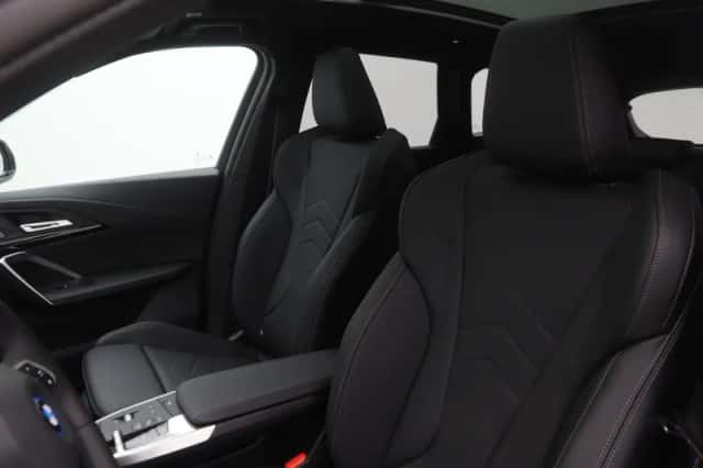 BMW iX1 (2026) thumbnail 4