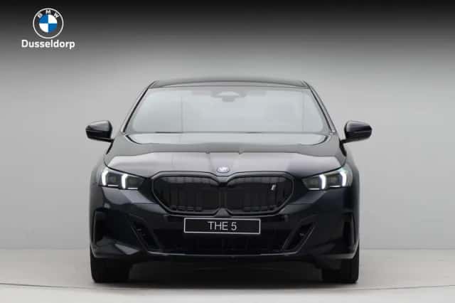 BMW i5 (2026) thumbnail 5