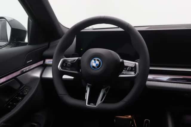BMW i5 (2026) thumbnail 2
