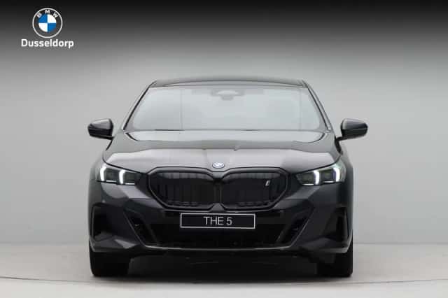 BMW i5 (2026) thumbnail 5