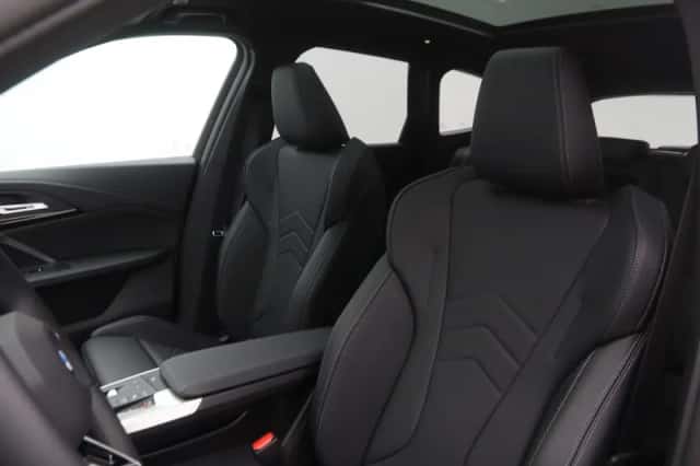 BMW iX1 (2026) thumbnail 4