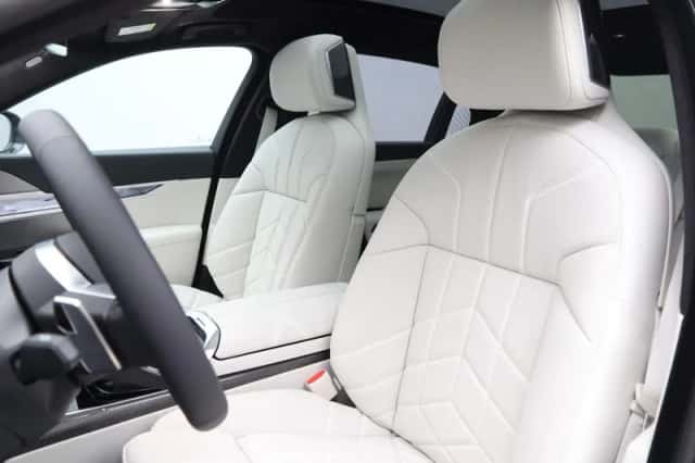 BMW i7 (2026) thumbnail 5