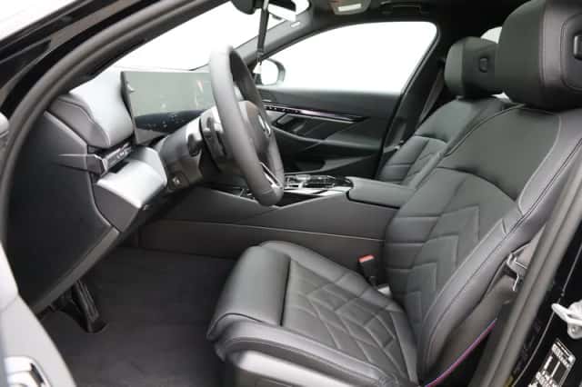 BMW i5 (2026) thumbnail 5