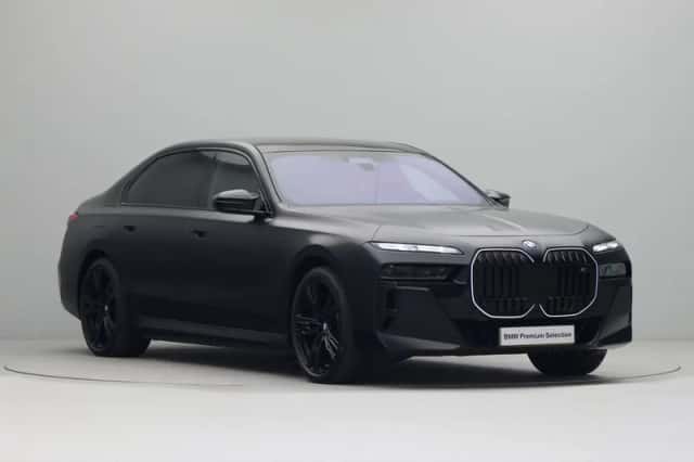 BMW i7 (2023) thumbnail 6