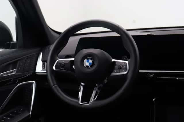 BMW X1 (2022) thumbnail 2