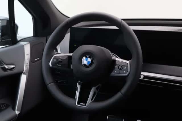 BMW iX (2026) thumbnail 2